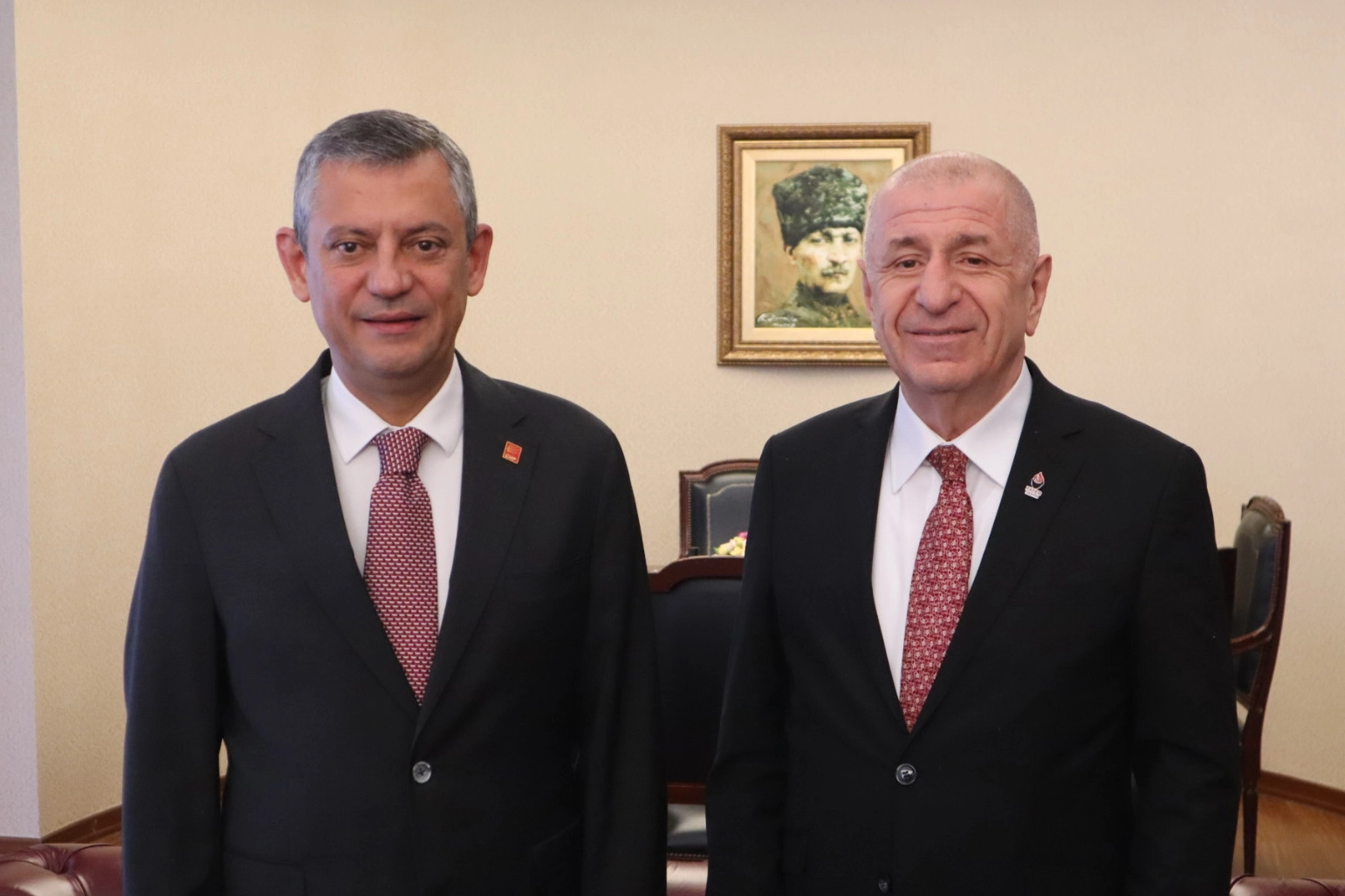 Ümit Özdağ'dan CHP'ye dayanışma ziyareti