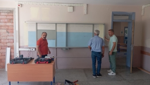 YUNAK'TA OKULLARA BAKIM YAPILIYOR 