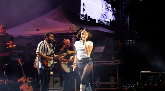 Zeynep Bastık'tan Akşehir'e: "Harbiye Gibi Bir Sahne… Çok Güzelsin Akşehir!"