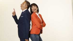 AŞK VE SİYASETİN KOMİK ÇATIŞMASI TİYATRO SAHNESİNDE 