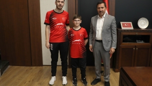 HASAN KILCA, AVRUPA İKİNCİSİ TAHİR EFE'Yİ AĞIRLADI 