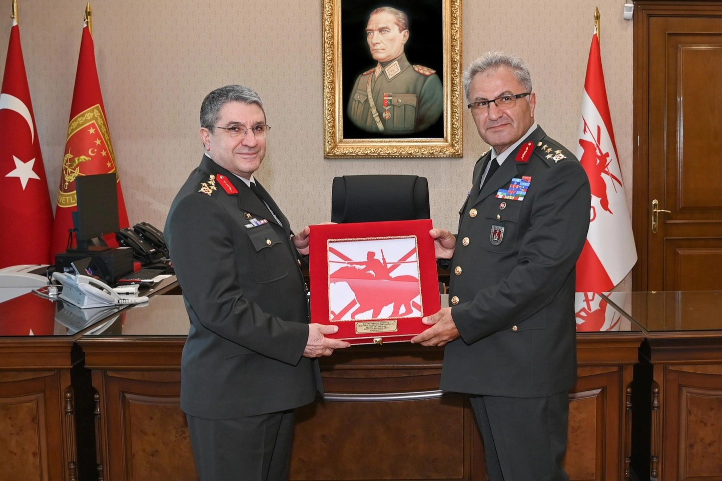 Kara Kuvvetleri ve Genelkurmay'da devir teslim