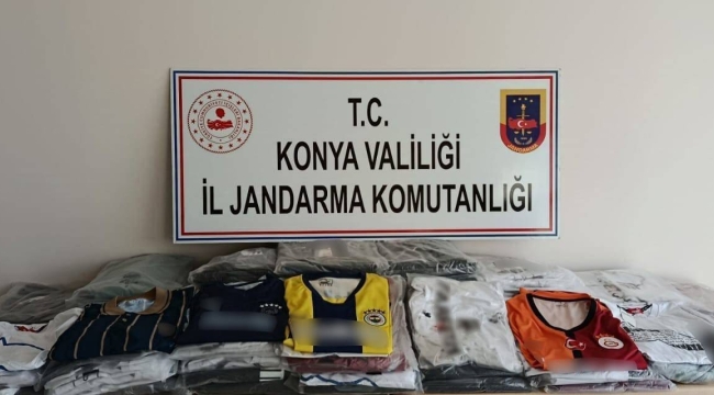 Konya'da Jandarmadan kaçak replika tişört ve forma operasyonu 