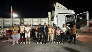 KONYA'DA TIR İÇİNDE 9 DÜZENSİZ GÖÇMEN VE 1,5 MİLYON TL DEĞERİNDE KAÇAK ELEKTRONİK SİGARA ELE GEÇİRİLDİ 