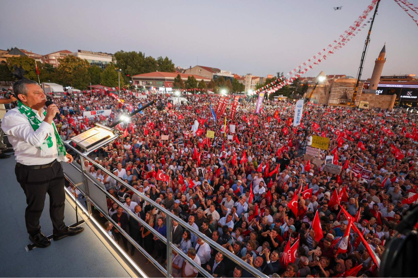 Özgür Özel: "Yapılan operasyon barışa, umuda saldırıdır"