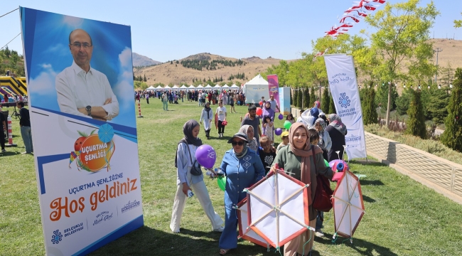 SELÇUKLU SEMALARI UÇURTMALARLA ŞENLENDİ 