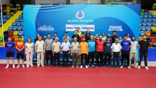 SPORUN MERKEZİ SELÇUKLU'DA MASA TENİSİ HEYECANI YAŞANDI 