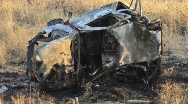 YUNAK–ÇELTİK YOL AYRIMINDA ARAÇ YANGINI: 1 YARALI 