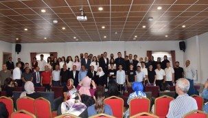 YUNAK'IN ALTIN ÇOCUKLARININ LGS BAŞARISI ÖDÜLLENDİRİLDİ 