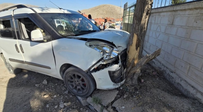 YUNAKTA TRAFİK KAZASI: 5 KİŞİ YARALANDI 