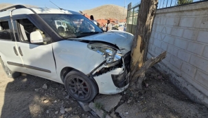 YUNAKTA TRAFİK KAZASI: 5 KİŞİ YARALANDI 