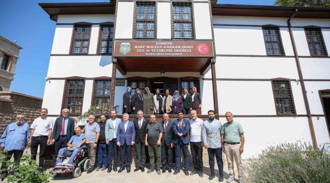 AKYÜREK VE KAVUŞ, MERAM'DA GÖNÜLLERE DOKUNDU 