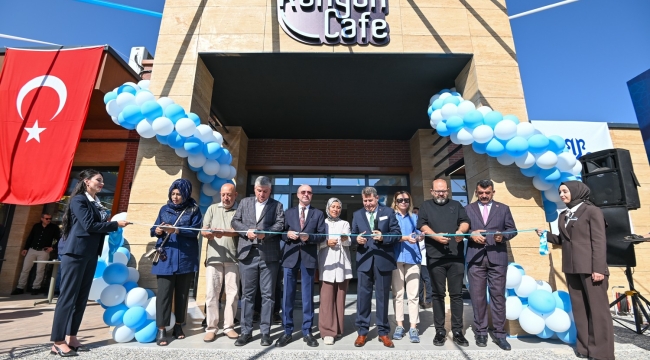 DOĞA VE MODERN MİMARİNİN BULUŞTUĞU KANYON CAFE AÇILDI 