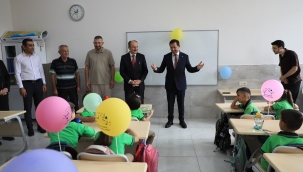 GELENEK DEĞİŞMEDİ ÇANTA VE KIRTASİYE MALZEMELERİ SIRALARDA YERİNİ ALDI 