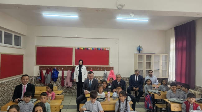 Kadınhanı Belediyesi'nden, 900 minik yavruya kırtasiye hediyesi 