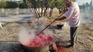 Kışa Hazırlık: Konya'da Salça Kaynatma Geleneği Sürdürülüyor