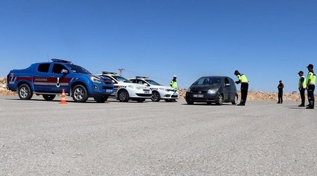 Konya'da jandarmadan drone destekli trafik denetimi 