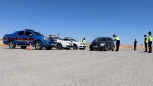 Konya'da jandarmadan drone destekli trafik denetimi 