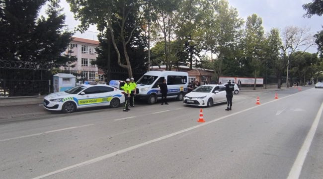 Konya'da polis ekipleri okul çevrelerinde trafik ve asayiş denetimleri gerçekleştirildi 