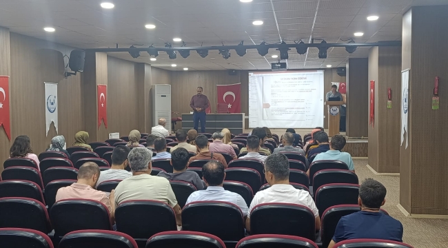 Yunak'ta Öğretmenlere "Türkiye Yüzyılı Maarif Modeli" Semineri 