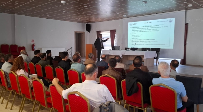 YUNAK'TA OKUL MÜDÜRLERİNE YENİ YÖNERGE TANITILDI 