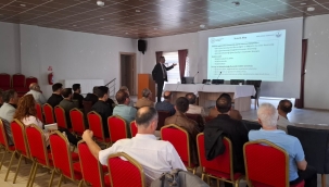 YUNAK'TA OKUL MÜDÜRLERİNE YENİ YÖNERGE TANITILDI 