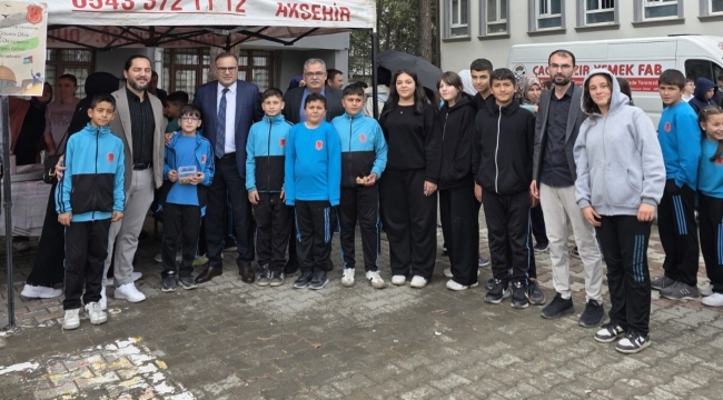 Atatürk Ortaokulu'ndan "Kardeş Eli Gazze'ye Uzanıyor" Dayanışma Etkinliği 