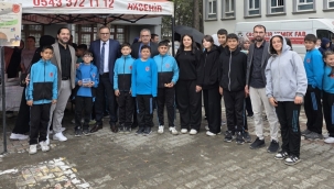 Atatürk Ortaokulu'ndan "Kardeş Eli Gazze'ye Uzanıyor" Dayanışma Etkinliği 