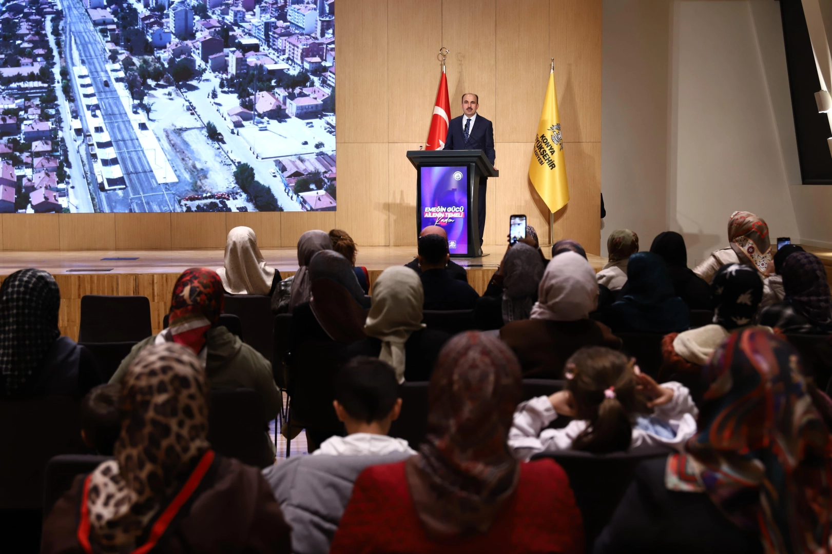 Başkan Altay'dan kadınlara güçlü mesaj 