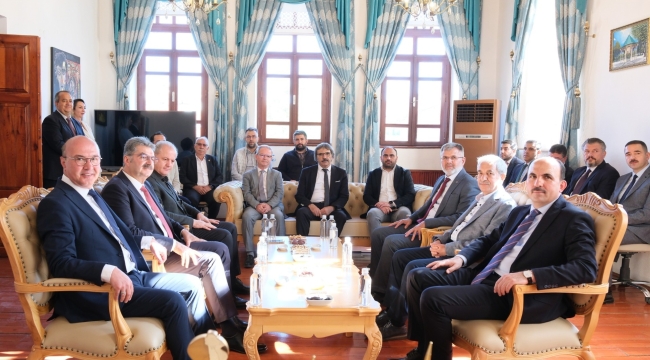 BAŞKAN KÖKSAL, BAŞKAN ALTAY VE HEYETİNİ MAKAMINDA AĞIRLADI 