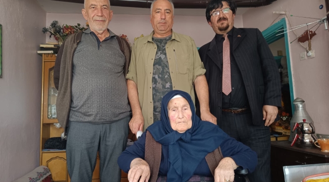 GÖNÜL GÖZÜ DERNEĞİ'NDEN YAŞLILAR GÜNÜNDE ANLAMLI HEDİYE 