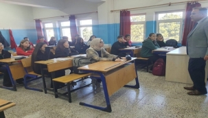 MÜDÜR TOPALOĞLU'NDAN AKŞEHİR ŞEHİT SELÇUK ÖZER ANADOLU LİSESİ'NDE YENİLİKÇİ SINIF İNCELEMESİ