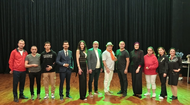 "YAMALI TÖVBELER" TİYATROSU İZLEYİCİDEN TAM NOT ALDI 