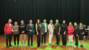 "YAMALI TÖVBELER" TİYATROSU İZLEYİCİDEN TAM NOT ALDI 