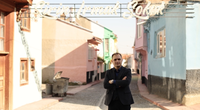 AK PARTİ'DEN ŞİRİN IRMAK SOKAĞI'NDAKİ TABELA VE KANAL DÜZENLEMESİNE TEPKİ