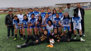 AKŞEHİRLİ KADIN FUTBOLCULARDAN GOL YAĞMURU 