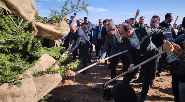 BAŞKAN ALTAY "GELECEĞE NEFES KONYA'YA HAYAT" PROGRAMINDA ÖĞRENCİLERLE FİDAN DİKTİ 