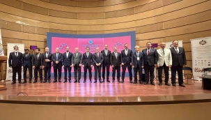 BAŞKAN ALTAY ŞAM'DA DÜZENLENEN 10. ULUSLARARASI DİNİ ARAŞTIRMALAR VE İNSAN SEMPOZYUMU'NDA KONUŞTU: "İNŞALLAH SEMPOZYUMUN 11.SİNİ GAZZE'DE, 12.SİNİ DE KUDÜS'TE YAPMAYI RABBİM BİZE GÖSTERSİN" 