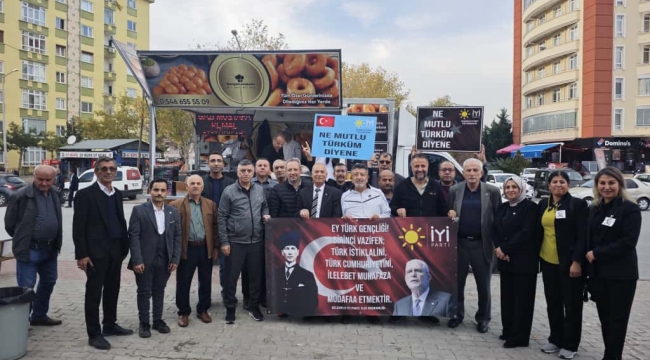 İYİ Parti Selçuklu Atatürk'ü Hem hatim duası okutarak Hem de Lokma dağıtarak andı 