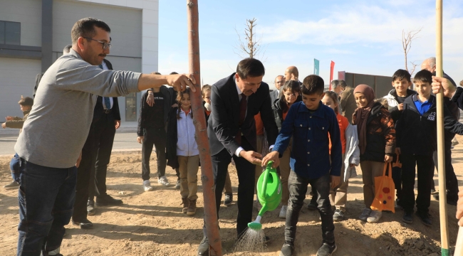 KARATAY'DA 10 BİN 400 METREKARELİK ALANDA FİDAN DİKİLDİ 