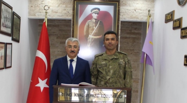 KAYMAKAM YİĞİT'TEN GARNİZON KOMUTANINA ZİYARET 