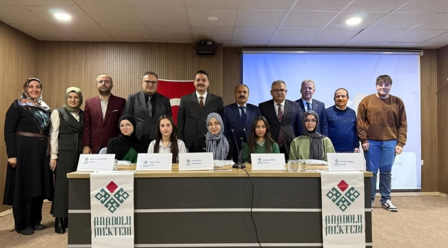 YUNAK'TA 'ANADOLU MEKTEBİ YAZAR OKUMALARI' PANELİ 