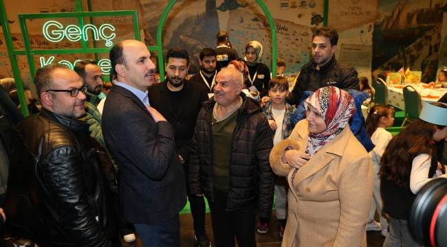 BAŞKAN ALTAY 17. ALTIN DOKUNUŞLAR FESTİVALİ'NDE ZİYARETÇİLERLE VE ÇOCUKLARLA BULUŞTU 