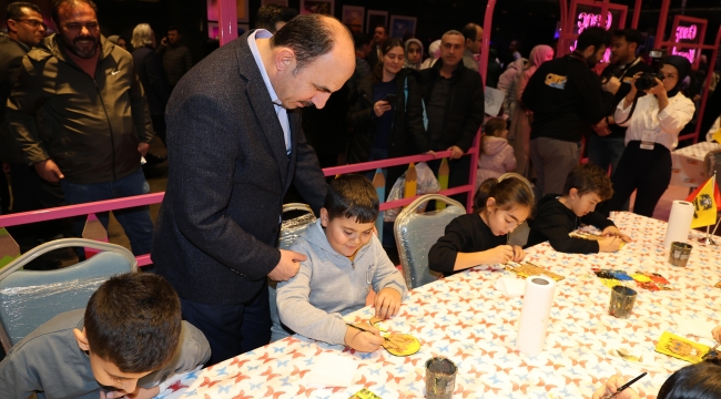 BAŞKAN ALTAY 17. ALTIN DOKUNUŞLAR FESTİVALİ'NDE ZİYARETÇİLERLE VE ÇOCUKLARLA BULUŞTU 