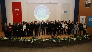 BAŞKAN BIÇAKÇI NEÜ ÖĞRENCİLERİ İLE BULUŞTU 