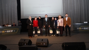 BAŞKAN KILCA ÖĞRENCİLERE ÖDÜLLERİNİ VERDİ 