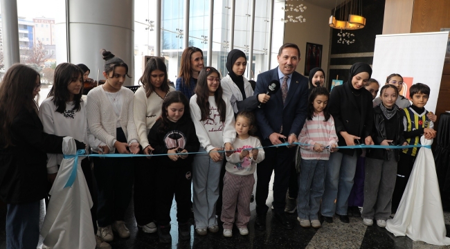 KARATAY'DA GENÇ YETENEKLERİN ESERLERİ SANATSEVERLERLE BULUŞTU 