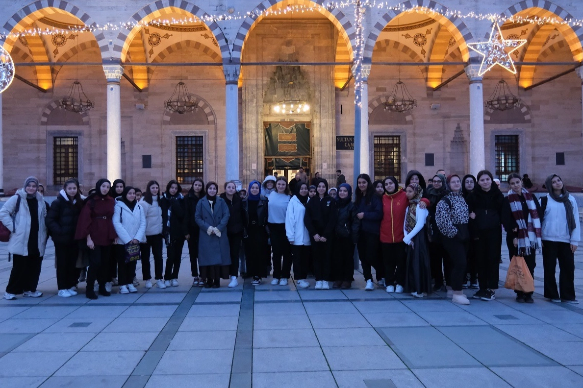 Karatay'da öğrenciler sabah namazı programında buluşuyor