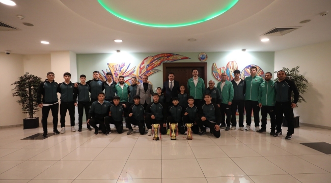 KARATAY'IN ŞAMPİYON SPORCULARINDAN BAŞKAN KILCA'YA ZİYARET 