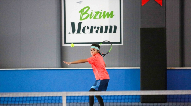 MERAM'DA AİLELER KORTTA BULUŞUYOR 